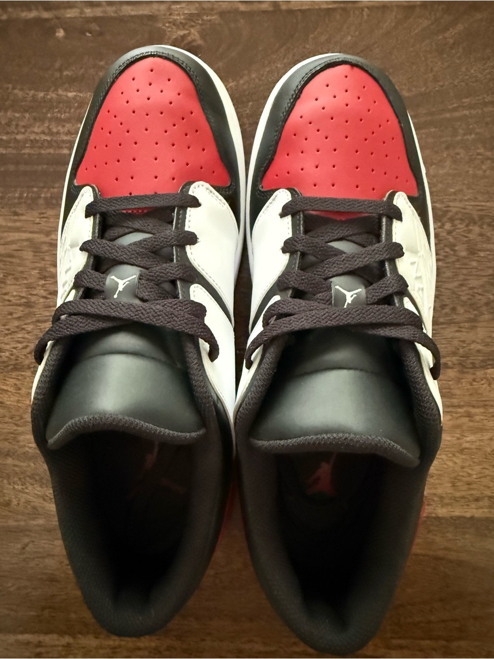 Jordan Mens Low-Top Sneakers Sz10 in Chicago-style colorway - Picture 3 of 4